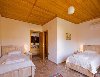 İzmir ceşme de tesetürlü aiilelere uygun havuzlu lüks kiralık villa