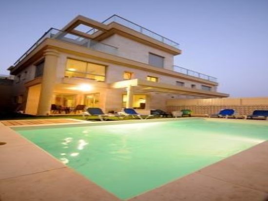 Antalya konyaaltın da lüks  havuzlu kiralık villa